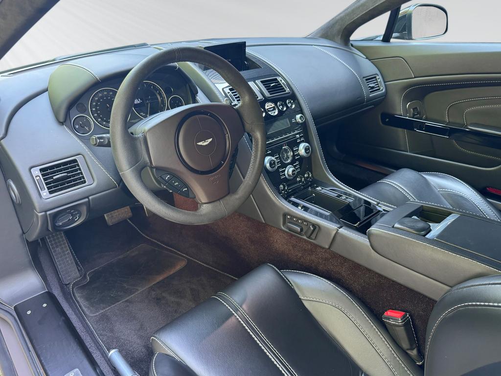 Aston Martin V12 Vantage