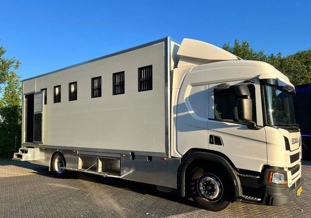 Scania P250 RUIMTE VOOR 8 PAARDEN / NIEUWE OPBOUW