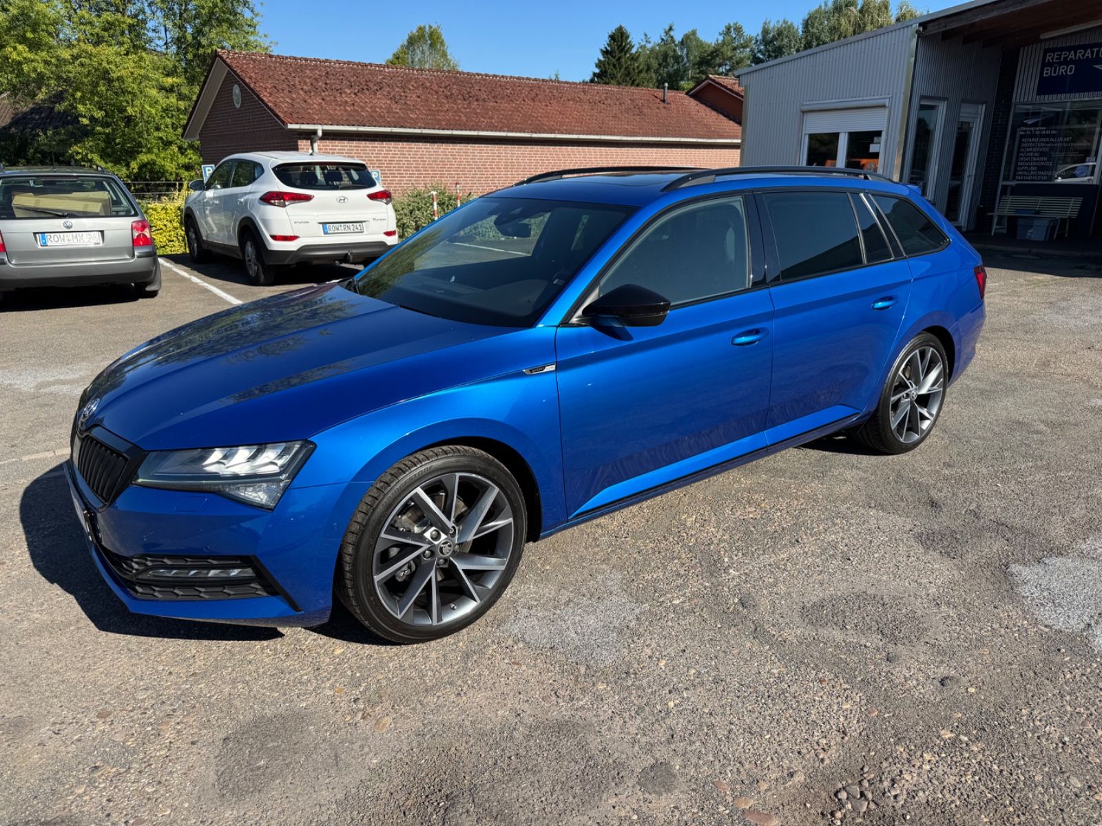 SKODA Superb Combi Sportline 4x4 Panorama/AHK/St.Hzg.