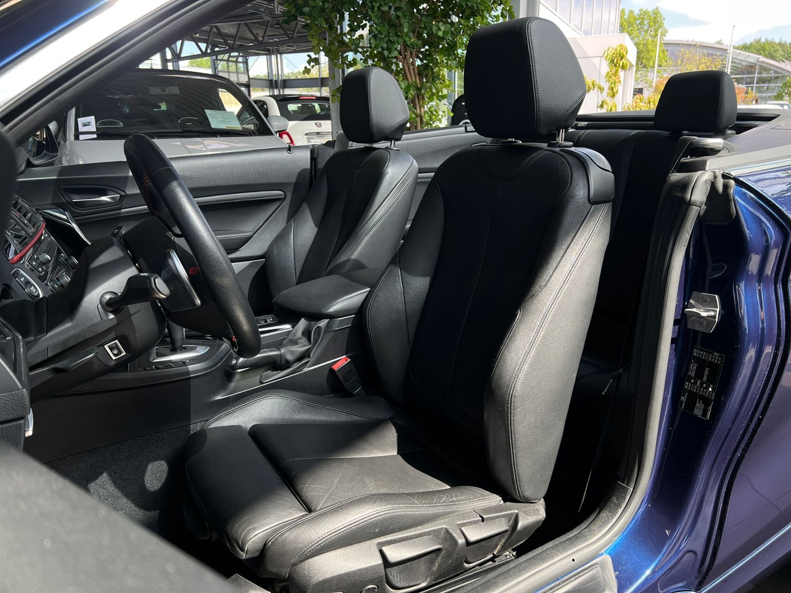 Fahrzeugabbildung BMW 230i Cabrio Sport Line H/K LEDER LED NAV RFK 18"