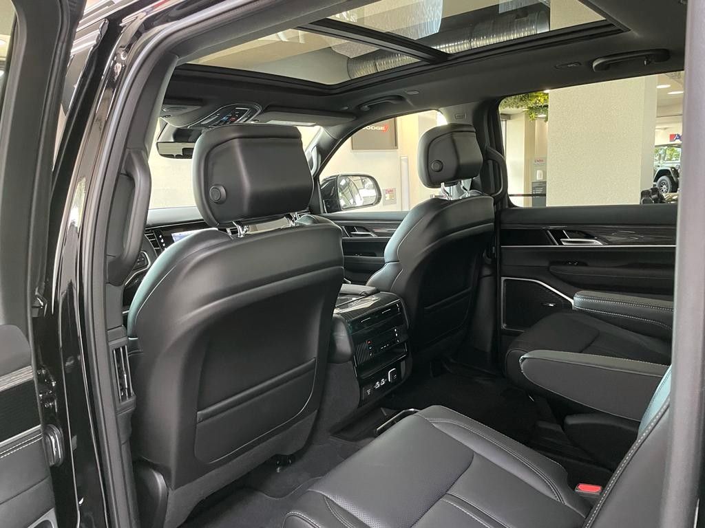 Fahrzeugabbildung Jeep WAGONEER SERIES II 5.7L-V8 E-TORQUE-PANORAMA