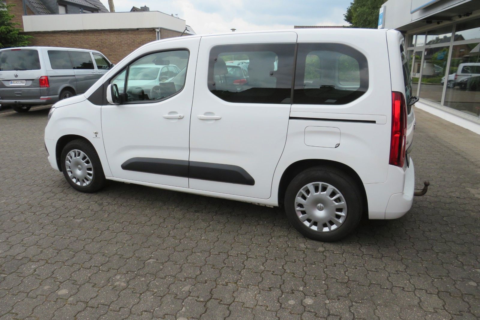 Fahrzeugabbildung Opel Combo Life E Edition NACI APP-CONNECT AHK 1.HD
