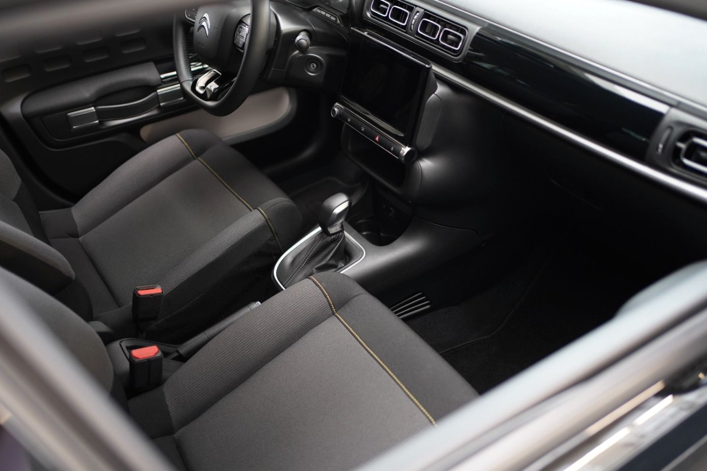 Fahrzeugabbildung Citroën C3 PureTech 110 EAT6 Shine Automatik Sitzheizung