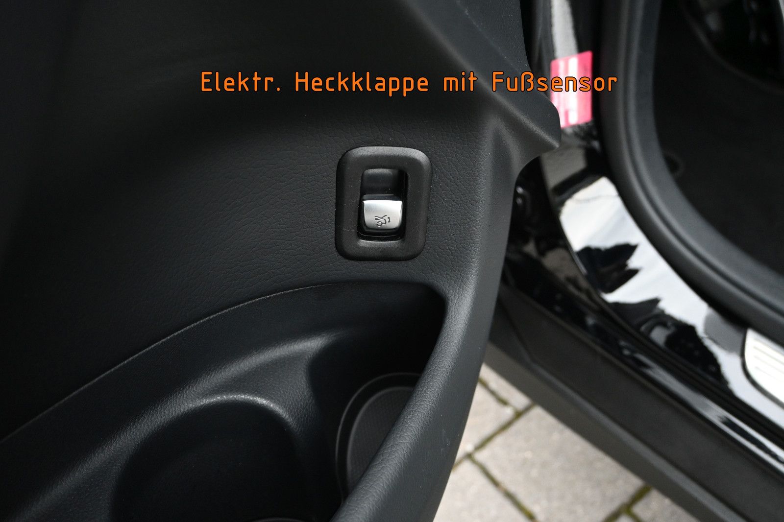 Fahrzeugabbildung Mercedes-Benz GLC 220 d 4MAT. AMG LINE °ACC°AHK°STANDHEIZ°MEMO