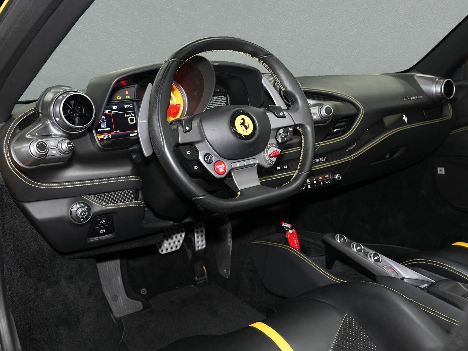 Fahrzeugabbildung Ferrari F8 Spider - Carbon! |Racing Sitze|JBL|BF-Display