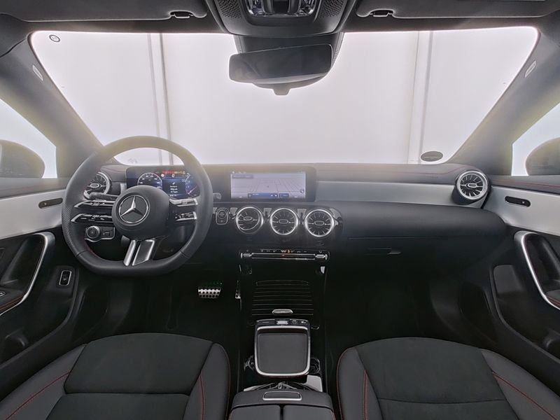 Fahrzeugabbildung Mercedes-Benz CLA 200 AMG *Pano*Distro*Night*MBeam*Sound*360°*