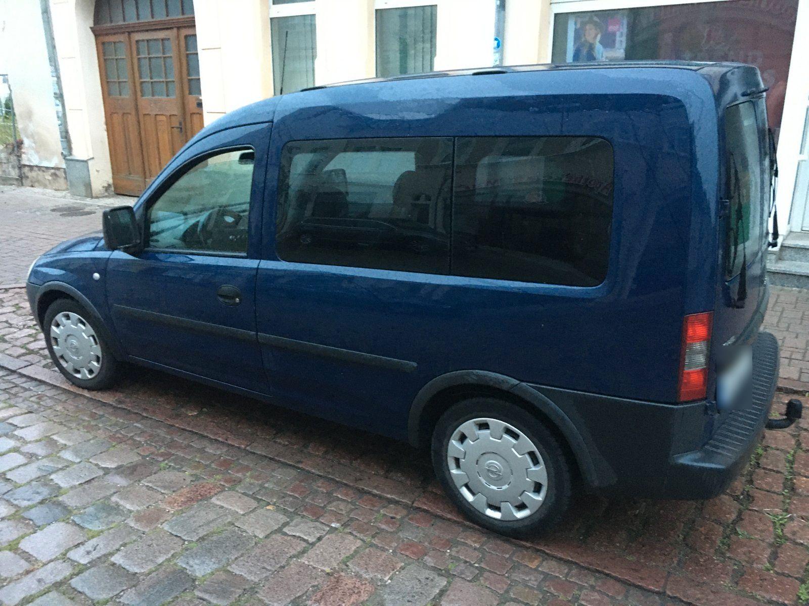 Opel Combo 2009 — interior