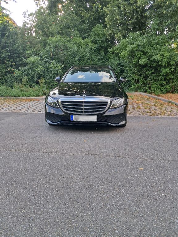 Image of Mercedes-Benz E 220