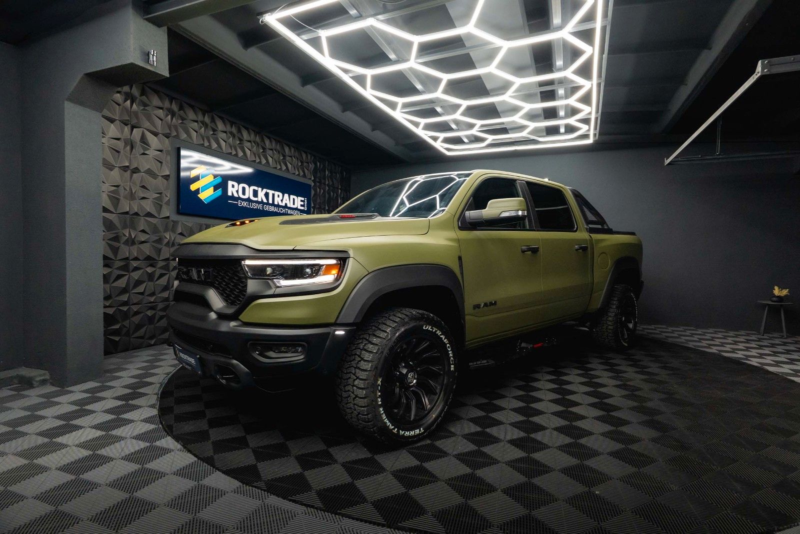 Fahrzeugabbildung Dodge RAM 5.7 V8 HEMI 4x4 LARAMIE OFFROAD TRX Styling