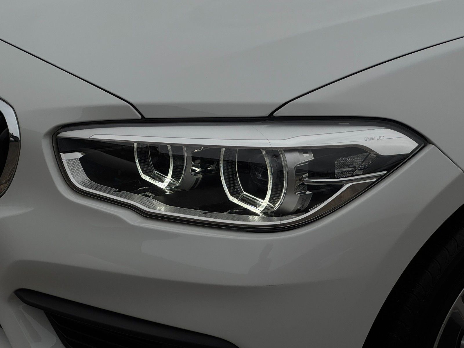Fahrzeugabbildung BMW 118i Advantage Tempomat BLT PDC LED SHZ AHK