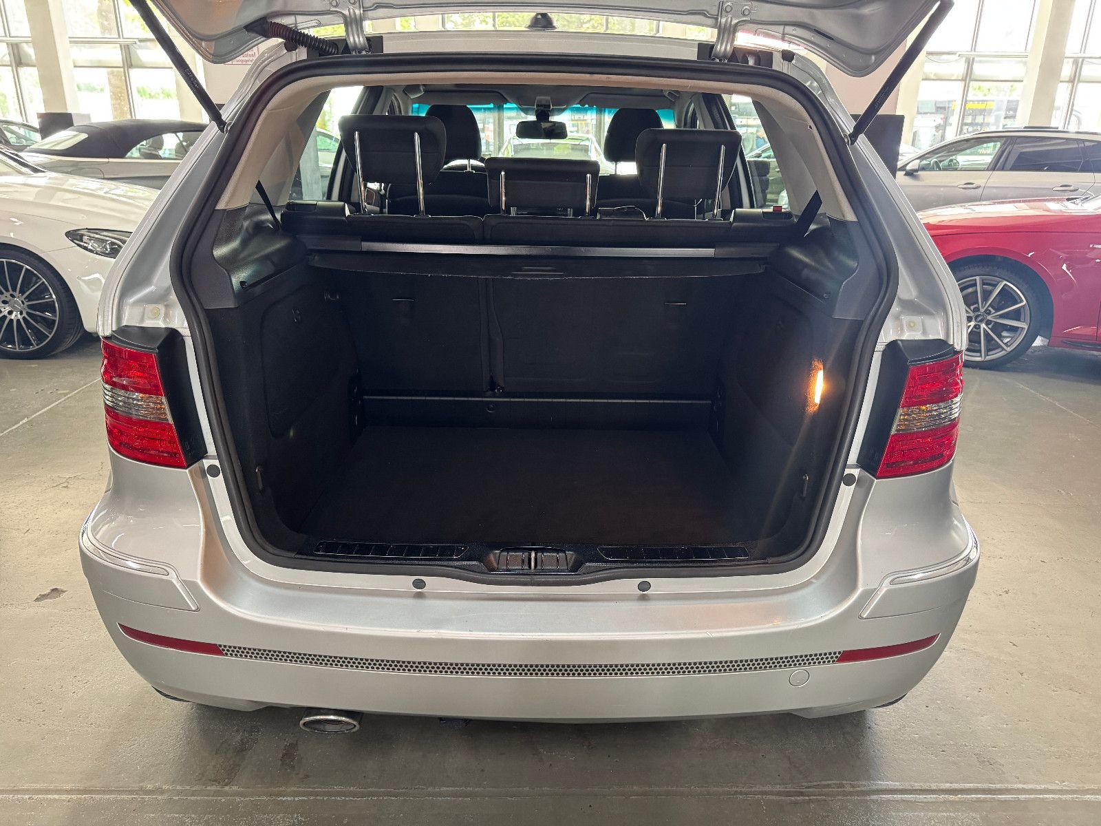 Fahrzeugabbildung Mercedes-Benz B 180 CDI AUTOMATIK TEMPOMAT KLIMA PANORAMA