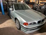 BMW BmW E39 528i - BMW 528: E39 528i