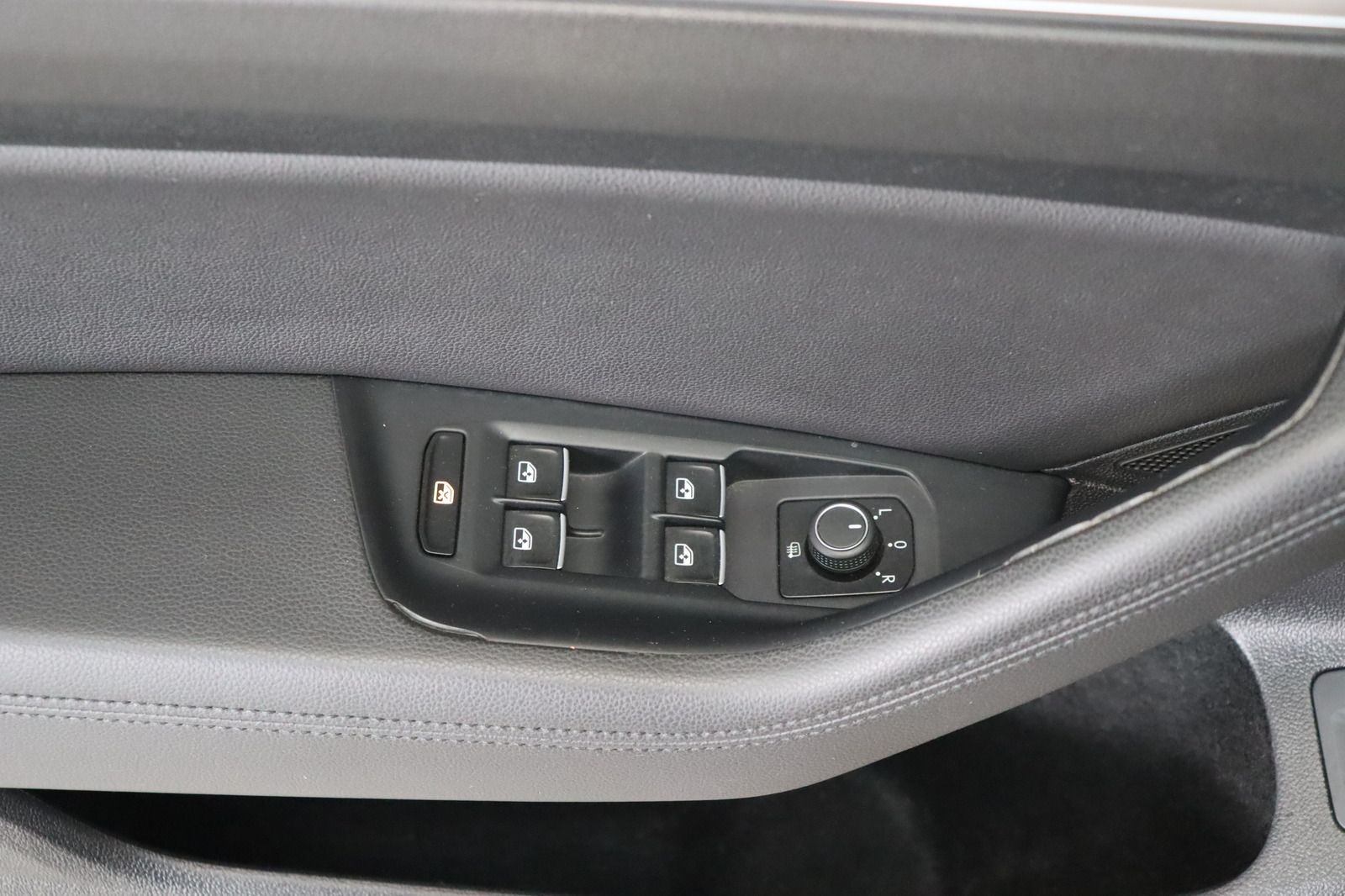 Fahrzeugabbildung Volkswagen Passat 4MOTION * Navi * LED * Massage