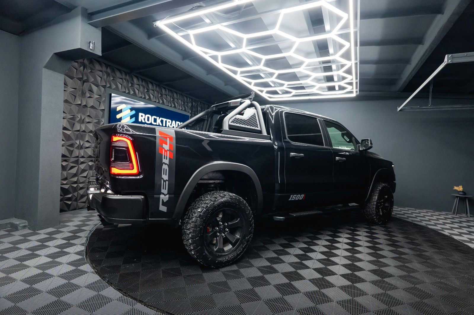 Fahrzeugabbildung Dodge RAM 5.7 V8 HEMI 4x4 REBEL OFFROAD Night AxleLock