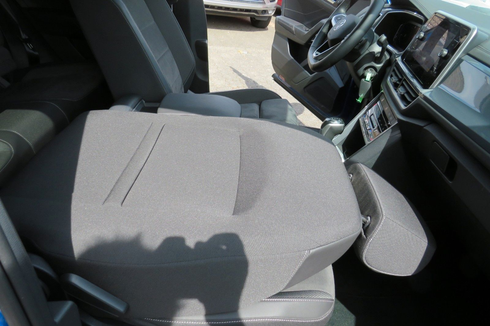 Fahrzeugabbildung Volkswagen T-Roc Style ACC APP MASSAGE SITZH. 17`KAMERA 1.H
