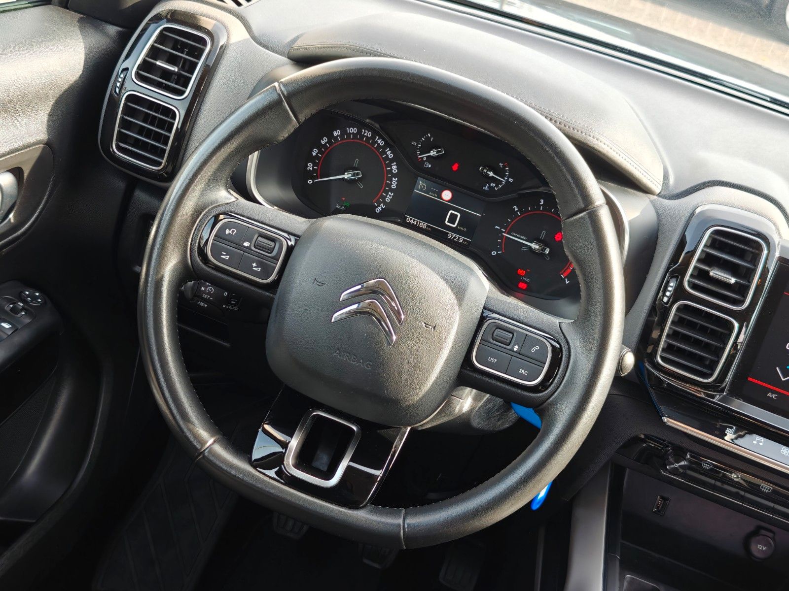 Fahrzeugabbildung Citroën C5 Aircross Live - Scheckheft, Zahnriemen Neu! -
