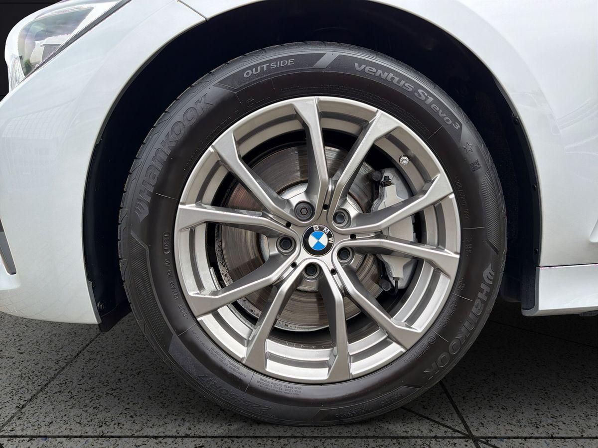 BMW 330 i Sport Line Pano LED Klimaa. PDC foto 15