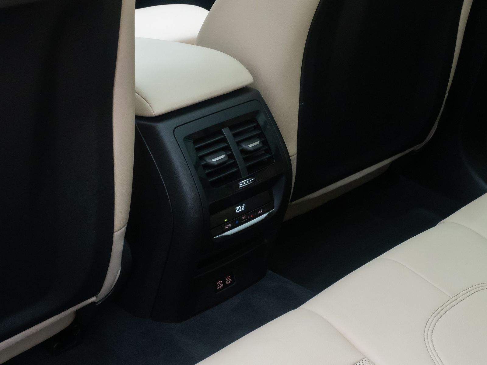 Fahrzeugabbildung BMW X3 xD30d H/K DAB Kamera Leder Panorama MSport