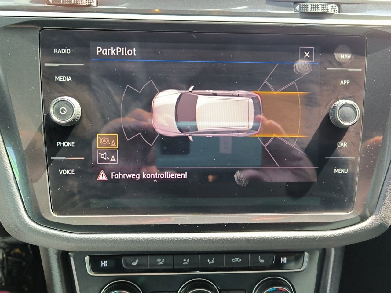 VW Tiguan Sound 4Motion AHK Navi - Bild 28