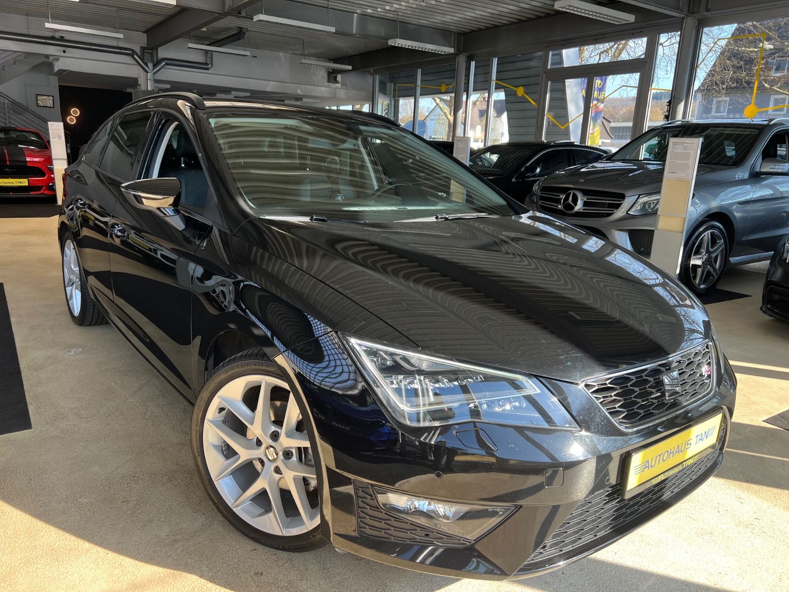 Fahrzeugabbildung SEAT Leon ST FR *LED*NAVI*BLUETOOTH*SITZHEIZUNG*