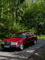 Mercedes-Benz 220 - Mercedes-Benz 220: Rot
