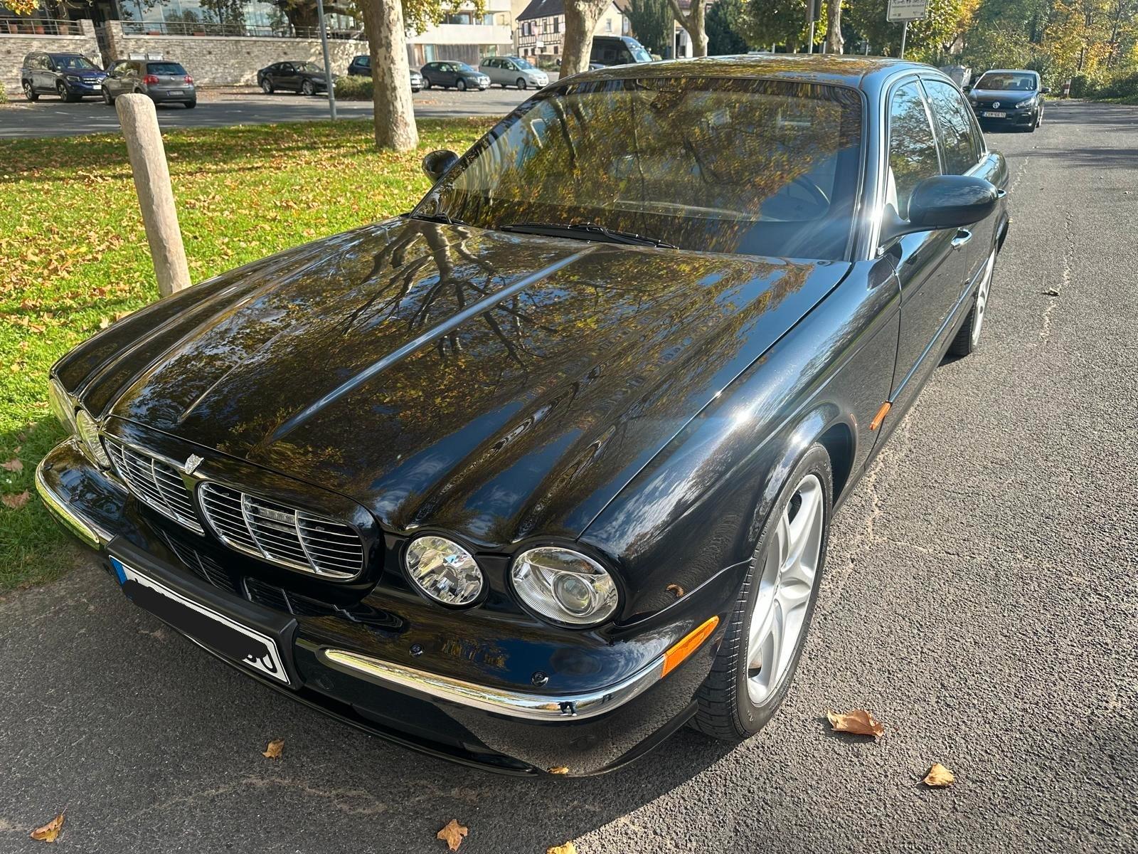 Jaguar XJ8 4.2 Liter  Werkspanzerung/Armoured B6
