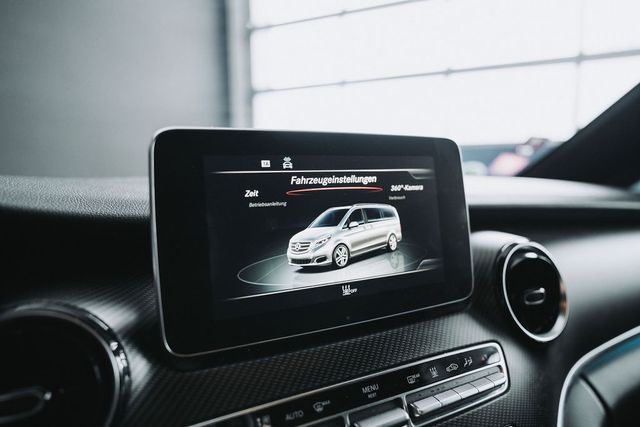 Fahrzeugabbildung Mercedes-Benz V 300 d 4-matic AMG-Line  Avantgarde Edition AHK