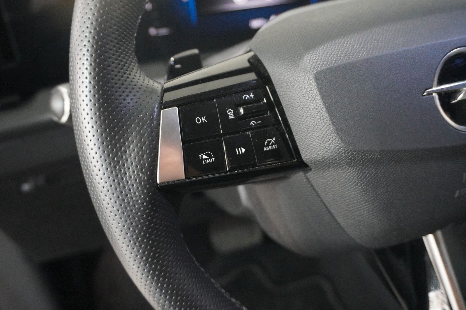 Fahrzeugabbildung Opel Astra L Lim. 1.2T ELEGANCE NAVI/LED/KAMERA/SPORT