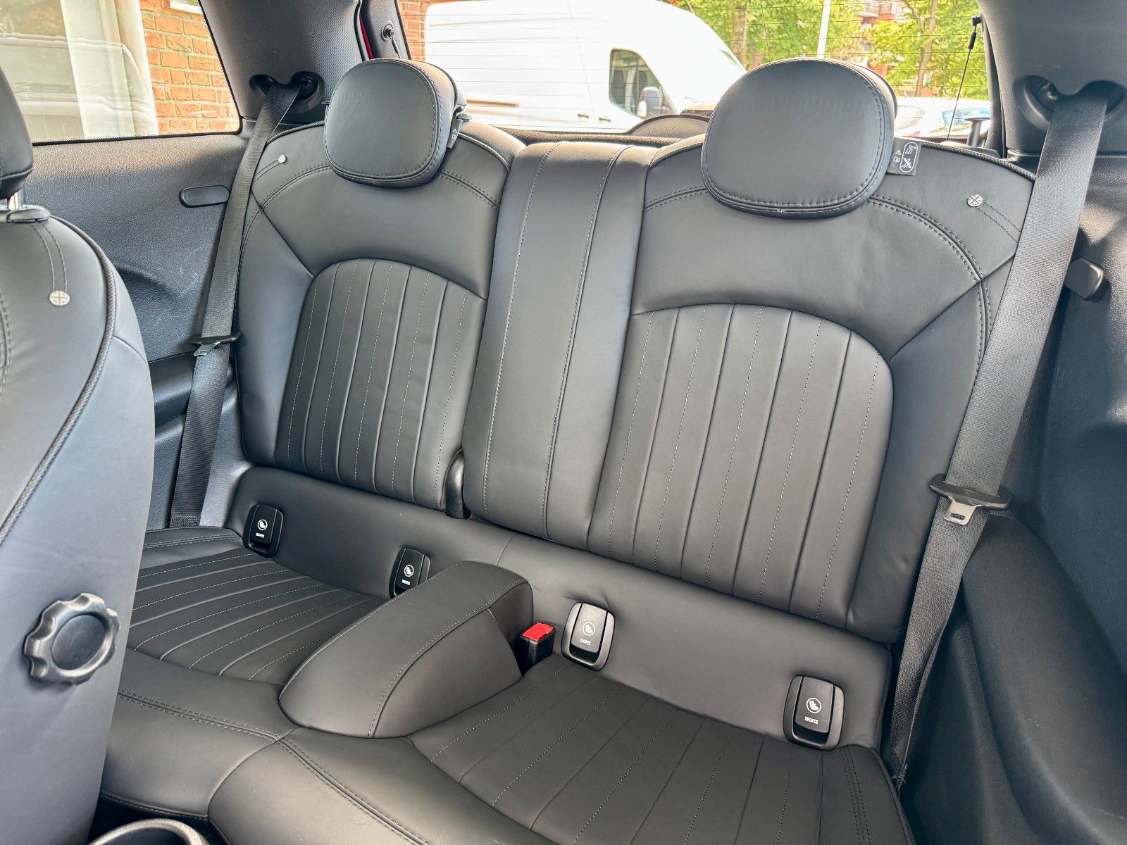 Fahrzeugabbildung MINI Cooper Autom. Navi/Panorama/LED/Sportsitze/1.Hd