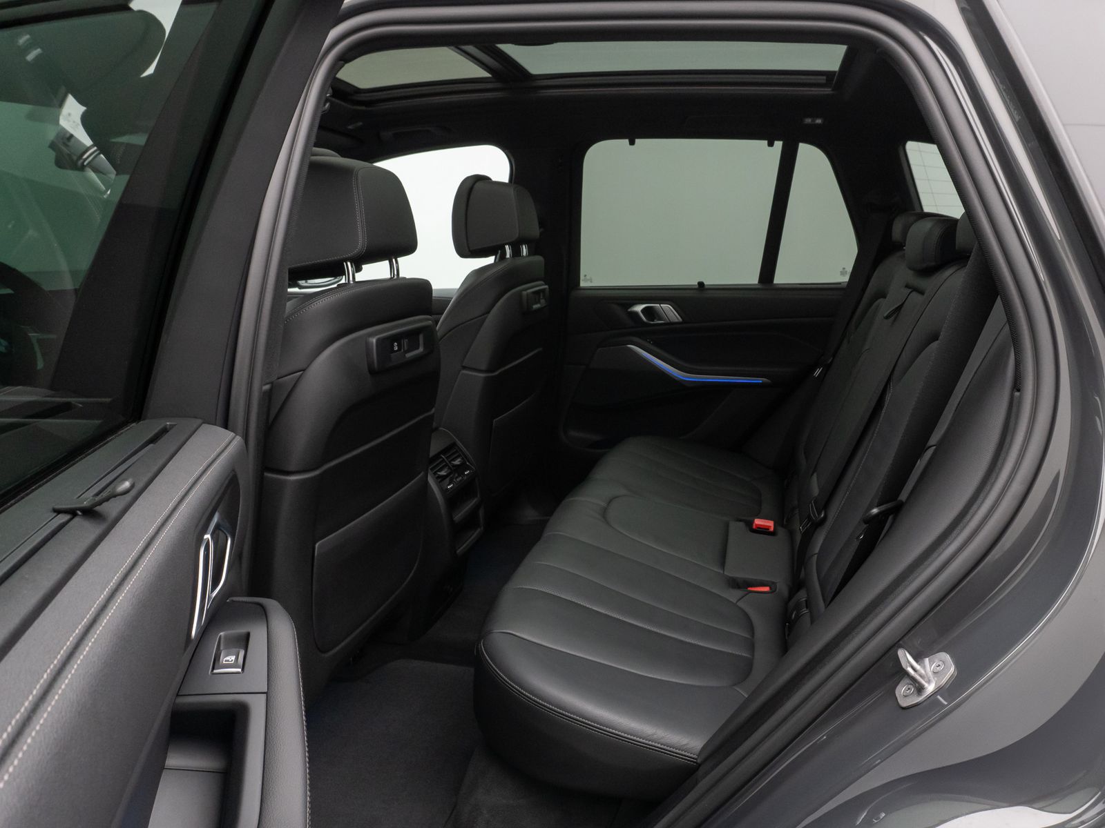 Fahrzeugabbildung BMW X5 xD40d M Sport Panorama Kamera HUD DAB HiFi