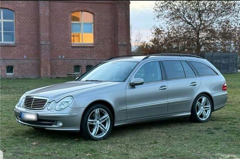 Mercedes-Benz E320 2004 — photo 9