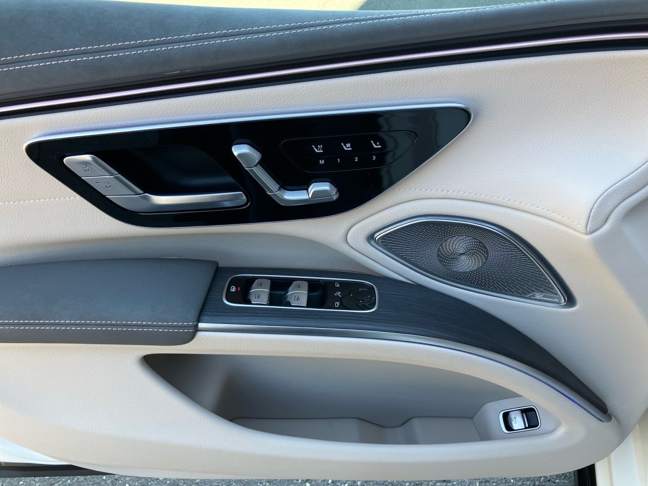 Fahrzeugabbildung Mercedes-Benz EQS 450+ Premium Plus AHK+Sitzklima+Pano+HA-Lkg