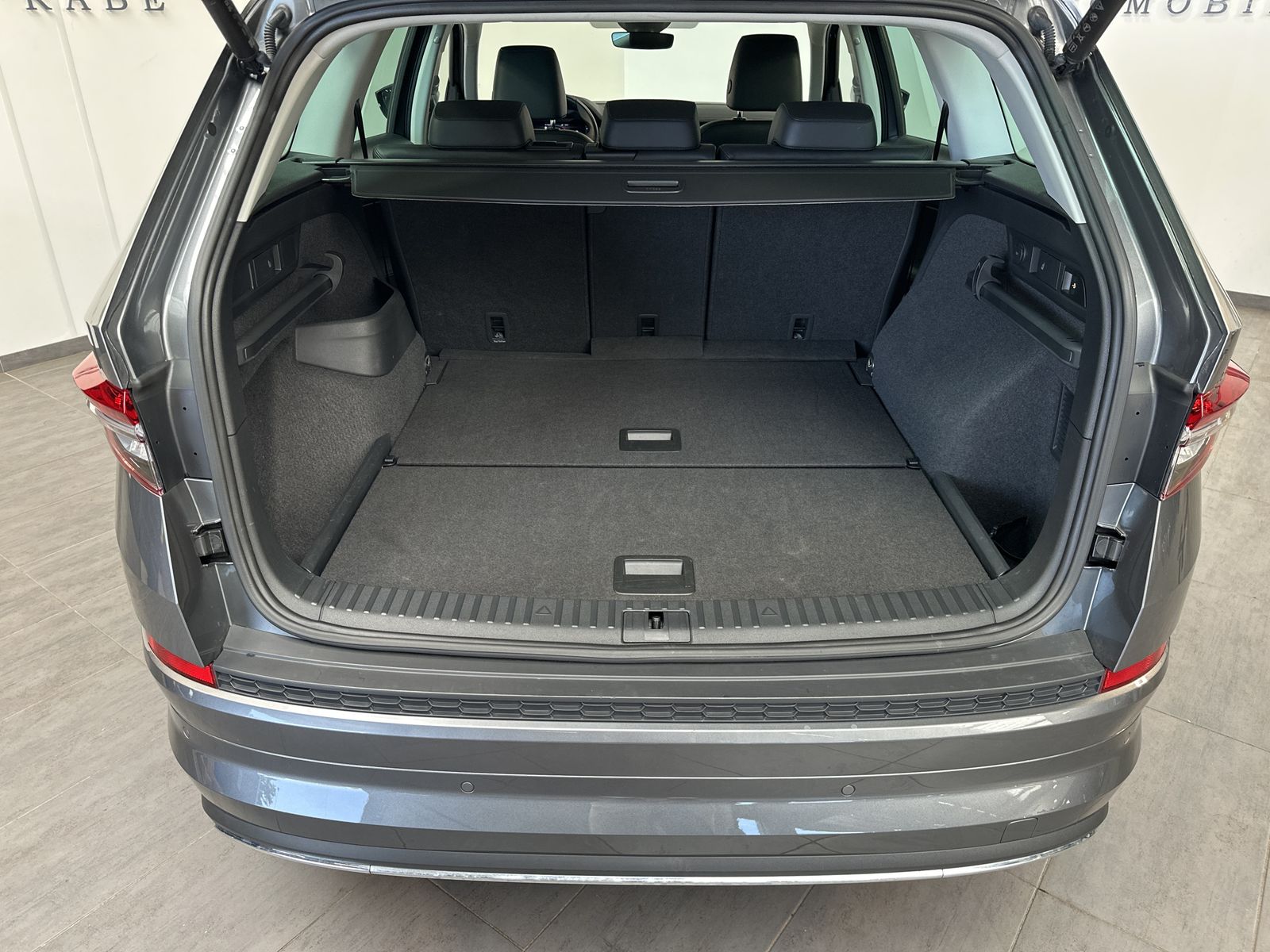 Fahrzeugabbildung SKODA Kodiaq 4x4 L&K NAV+MATRIX+360+PANO+AHK+STANDHEIZ