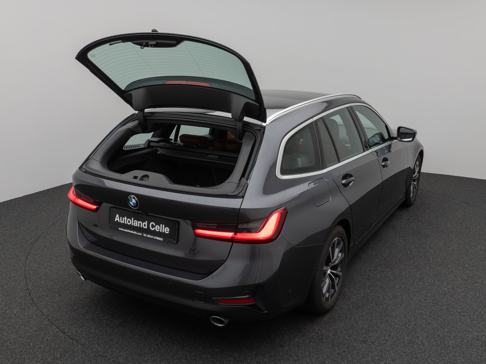 Fahrzeugabbildung BMW 320d Sport Line Panorama Kamera HUD DAB H/K AHK