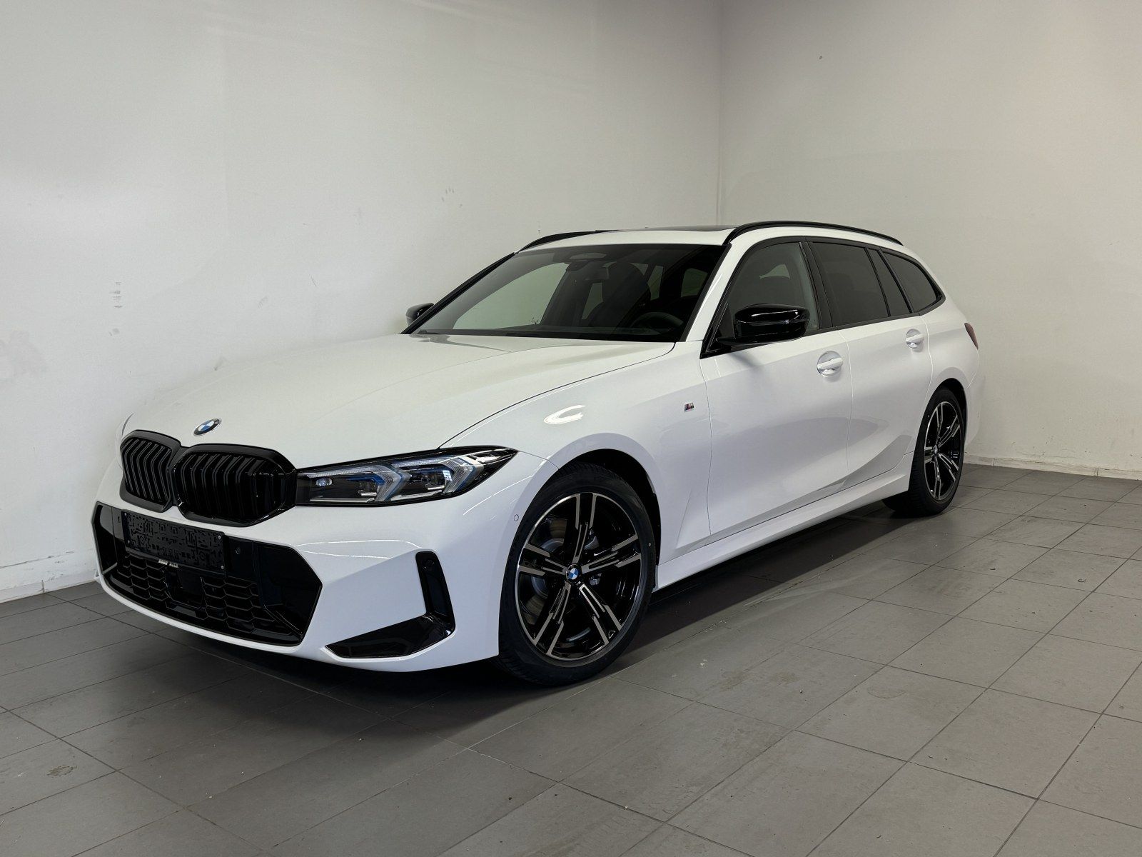 BMW 320i Touring (M-Sport Navi LED AHK Pano HUD ACC) imagem 2