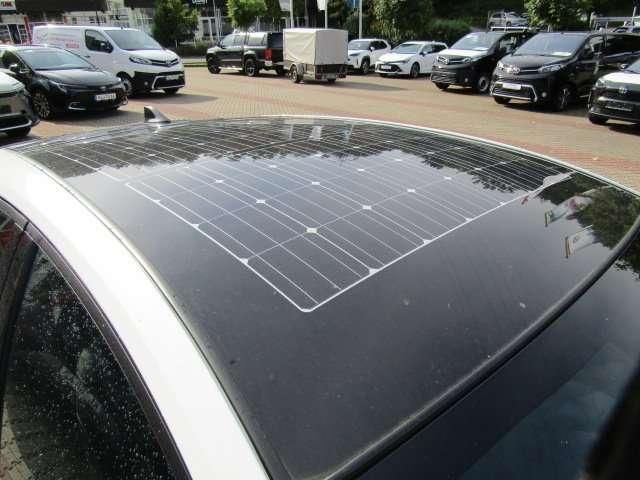 Fahrzeugabbildung Toyota Prius Plug-in Hybrid mit Solar-Dach