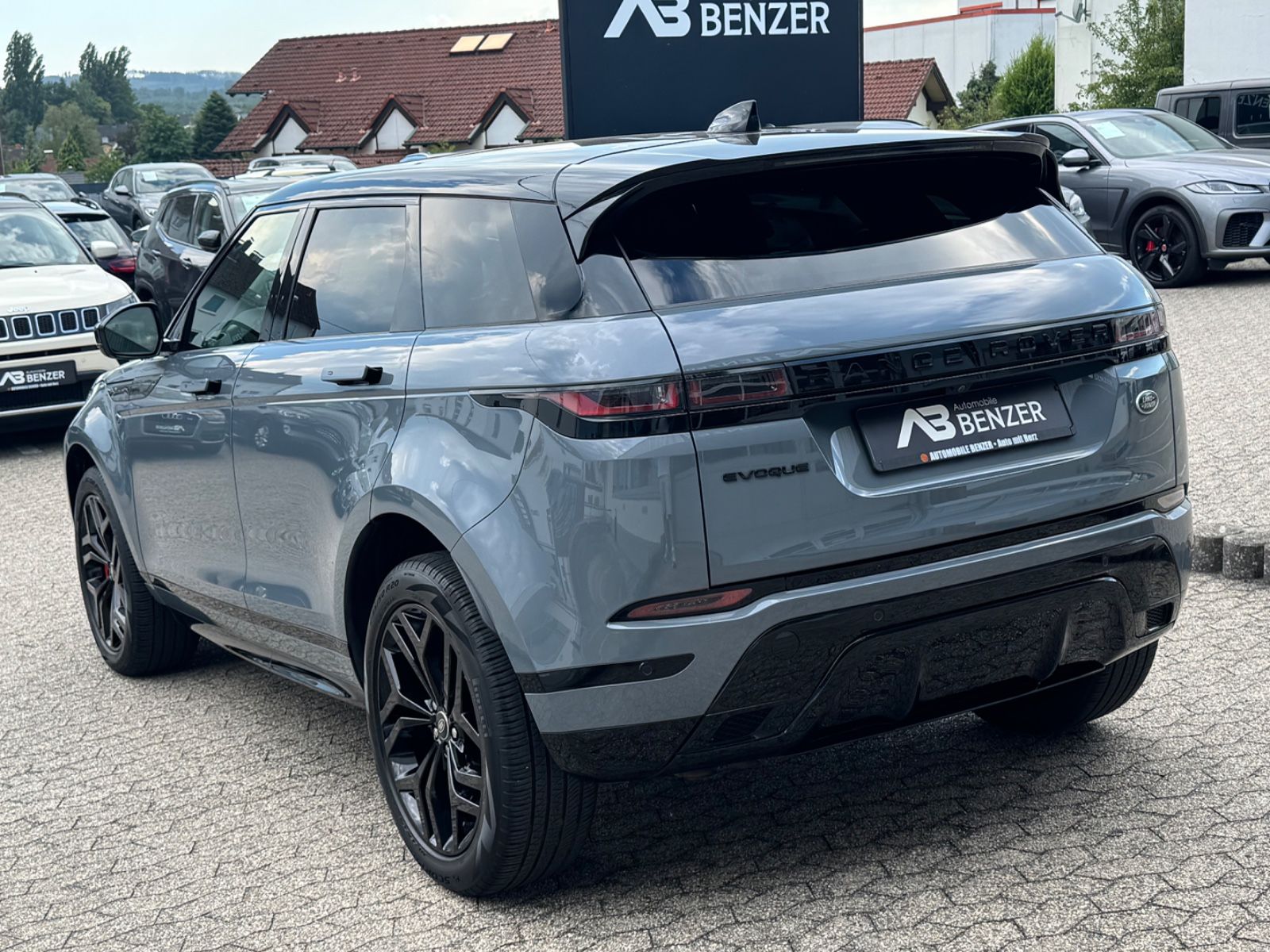 Fahrzeugabbildung Land Rover Range Rover Evoque R-Dynamic SE/Leder/PANO/LED