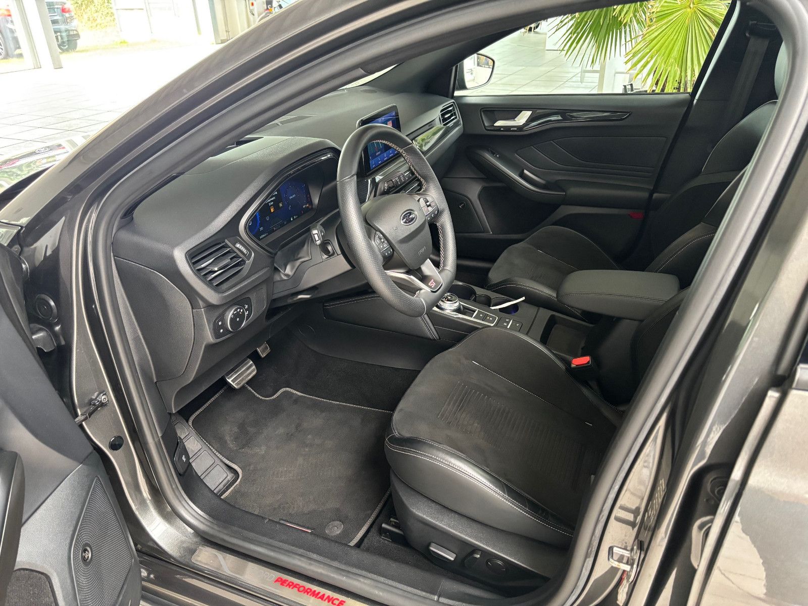 Fahrzeugabbildung Ford Focus  ST-Line +LED+Sport*