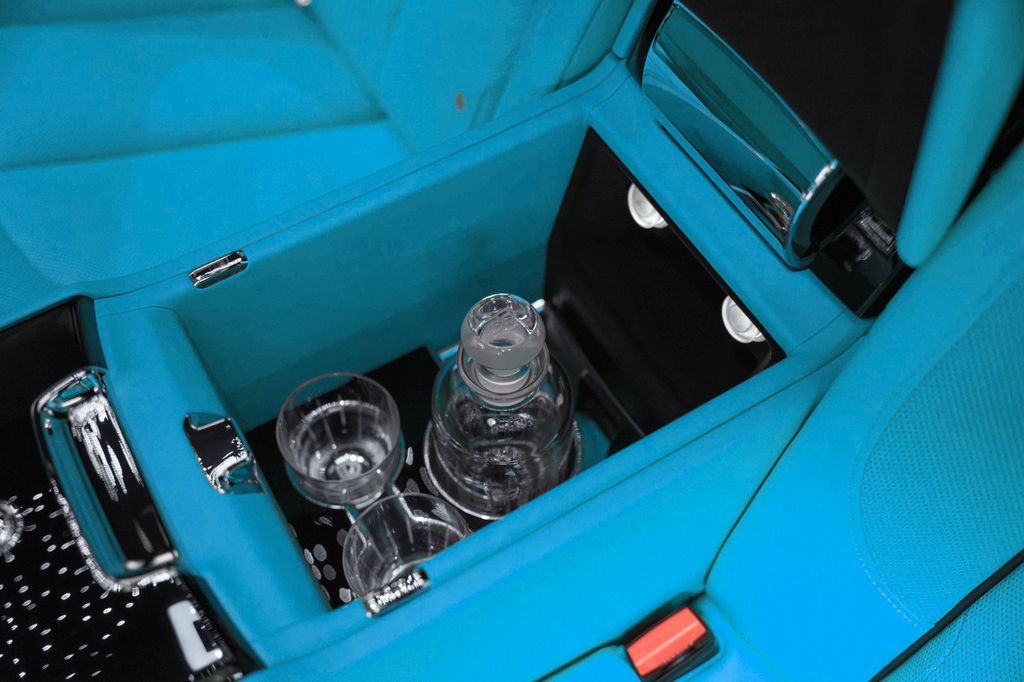 Cullinan Series II 2026 BLACK/TIFFANY VIP SEATS - Bild 30