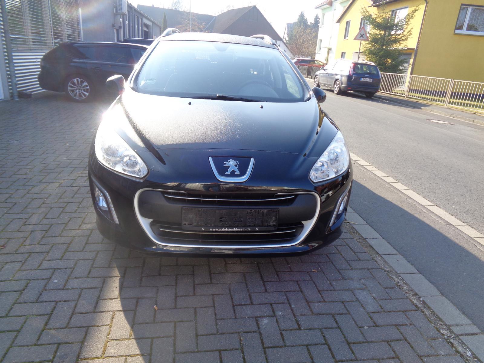Peugeot 308 2013 — rear view