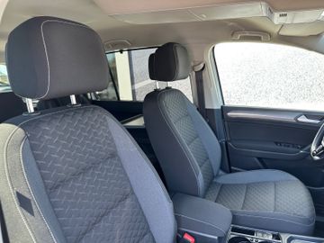 Fahrzeugabbildung Volkswagen Touran 2.0 TDI R Line LED AHK 7 Sitze