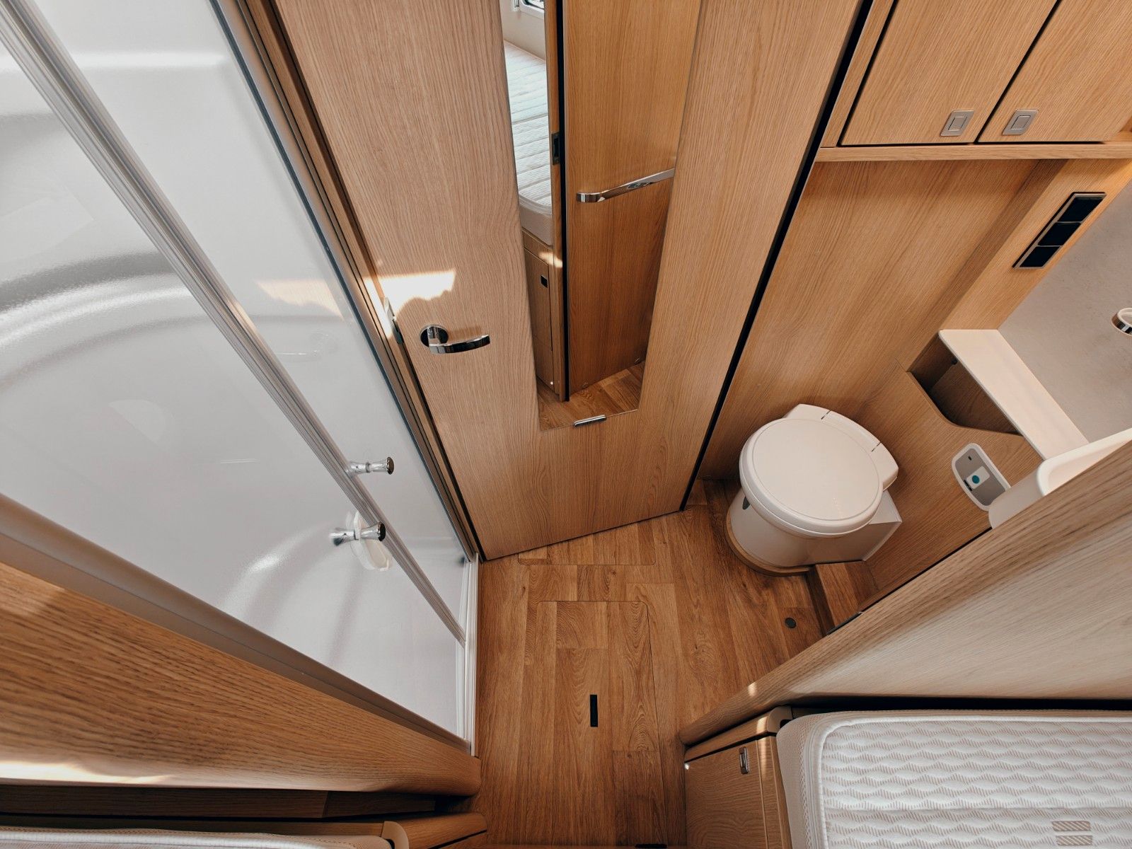 Fahrzeugabbildung HYMER / ERIBA / HYMERCAR B - KLASSE MC T 680 - INDIVIDUAL AUS ERSTBESITZ