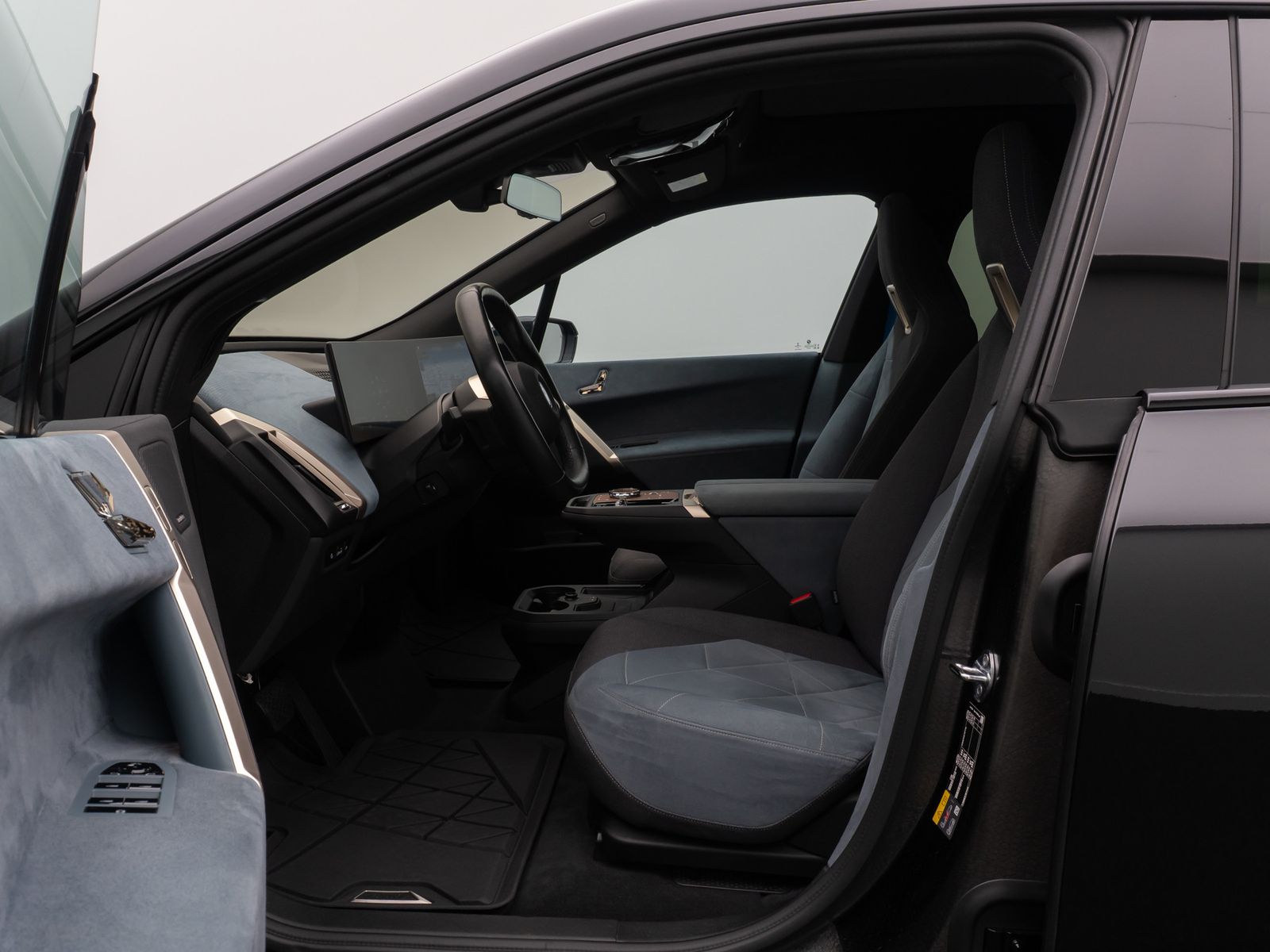 Fahrzeugabbildung BMW iX xD40 SkyLounge H/K 360° Laser ACC DAB 22Zoll