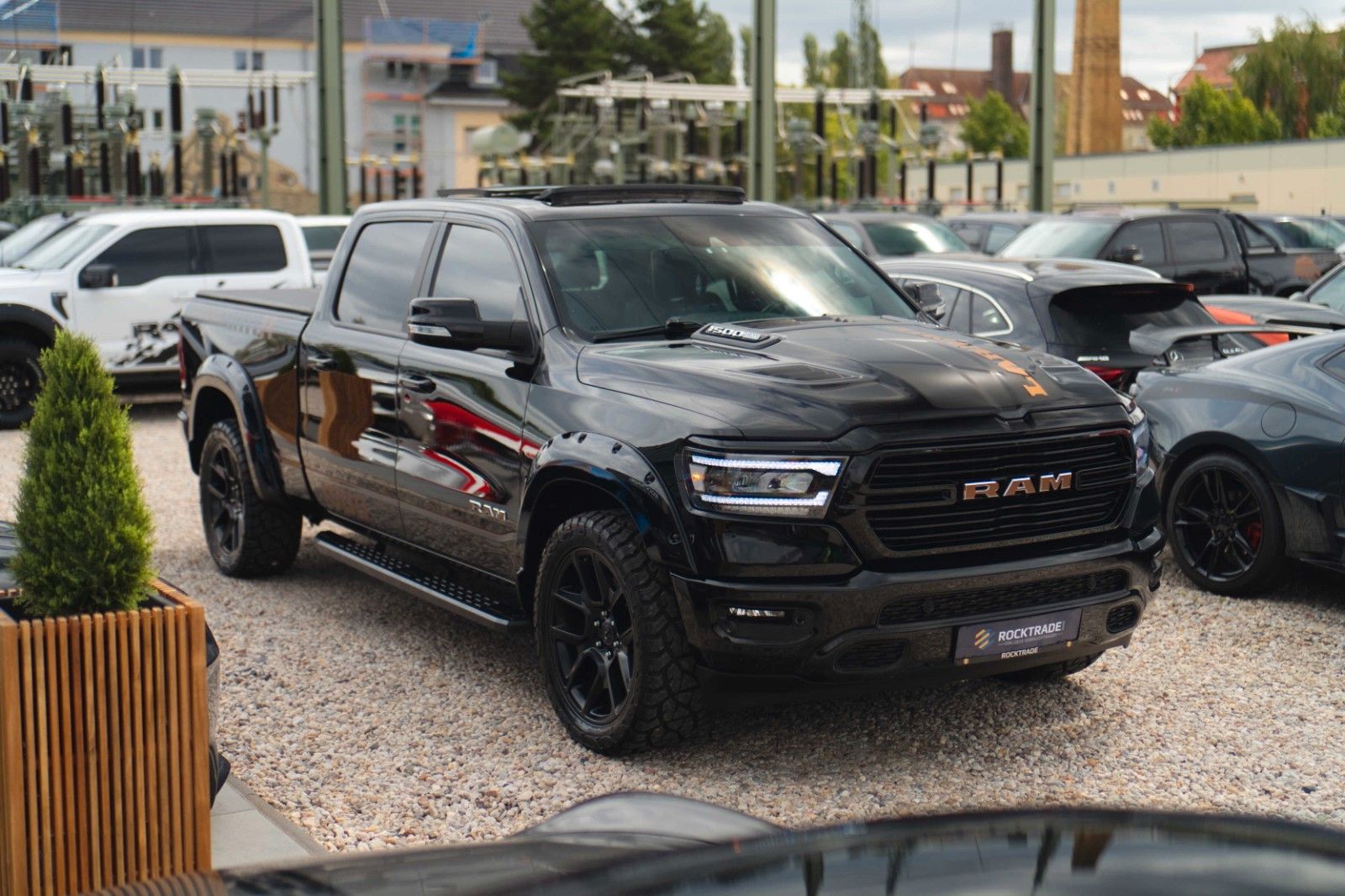 Fahrzeugabbildung Dodge RAM 5.7 V8 HEMI 4x4 Night LARAMIE LONGBED 19%