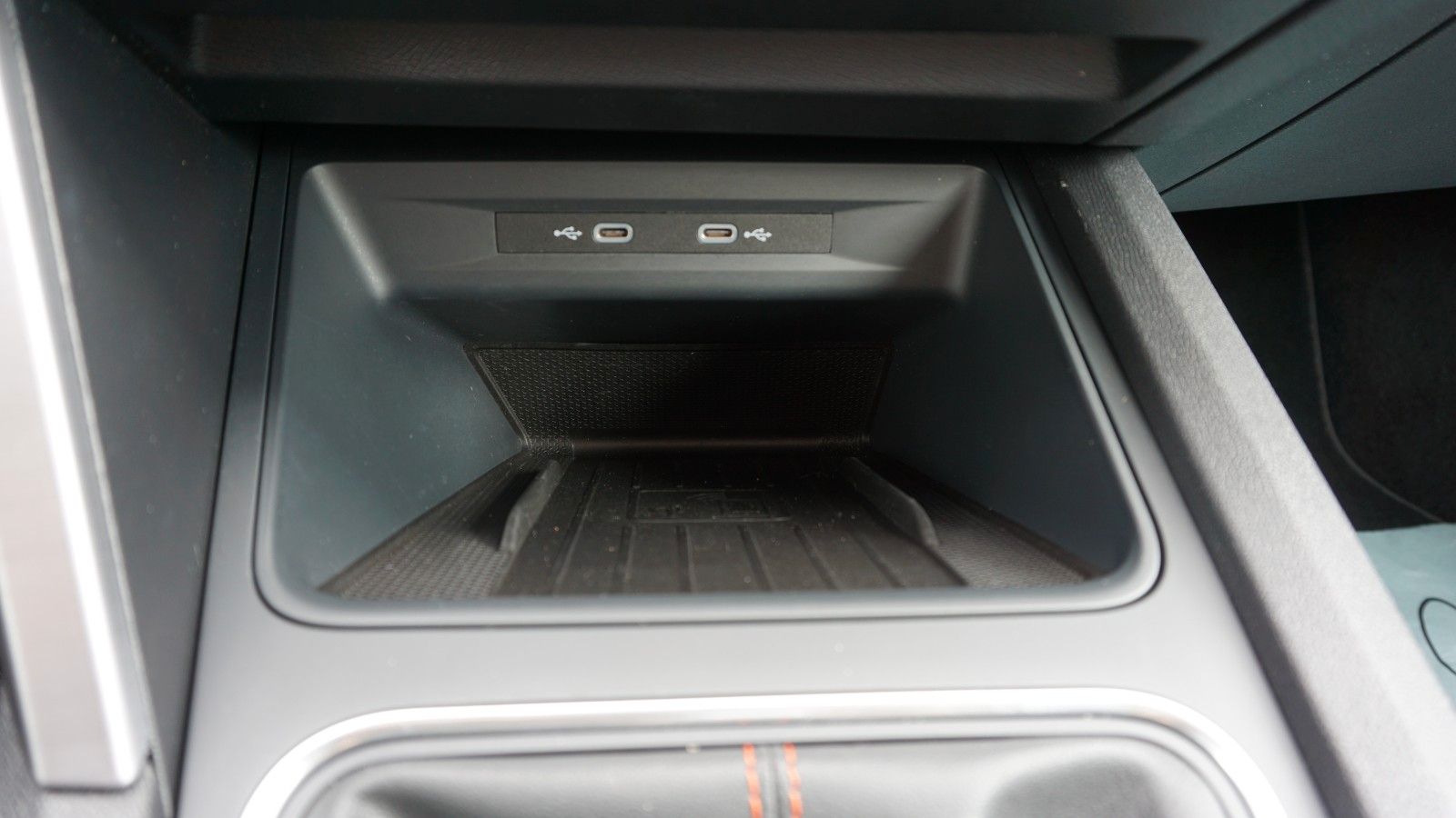 Fahrzeugabbildung SEAT Leon FR, SEAT Garantie, Navi, Sportfahrwerk, LED