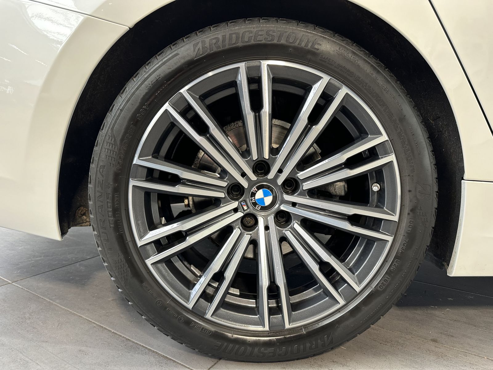 Fahrzeugabbildung BMW 320d Touring M-Sport NAV+LED+PANO+H&K+ACC+360°