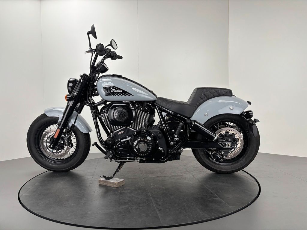 Fahrzeugabbildung Indian CHIEF BOBBER DARK HORSE *JEKILL & HYDE*