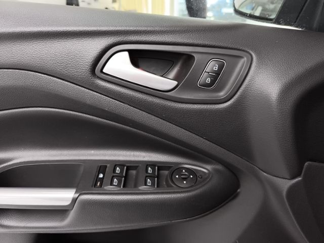 Fahrzeugabbildung Ford Kuga 1.5 EcoBoost ST-Line NAVI WINTERPAKET FRONT