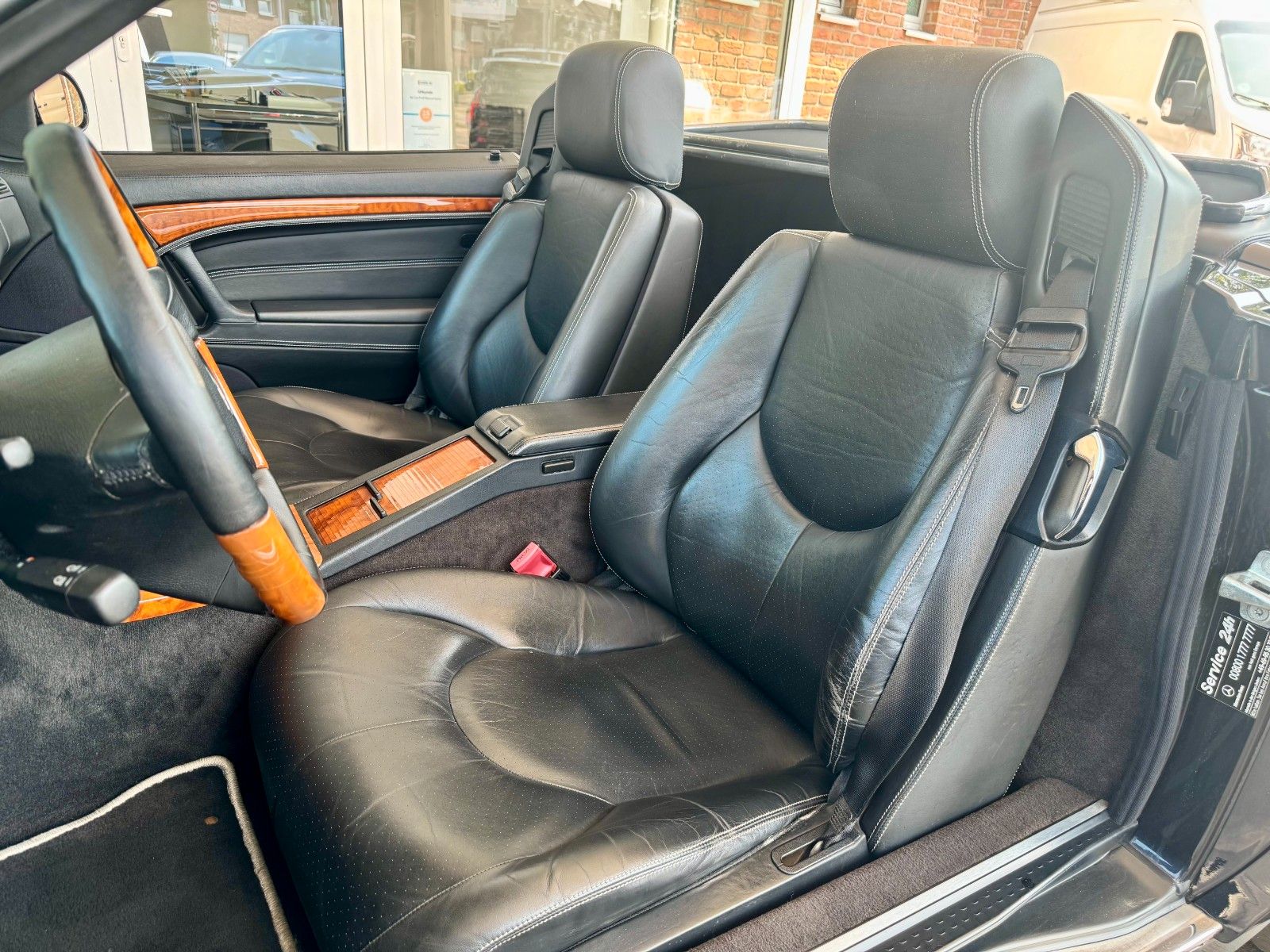 Fahrzeugabbildung Mercedes-Benz SL 320 Final Edition Autom.