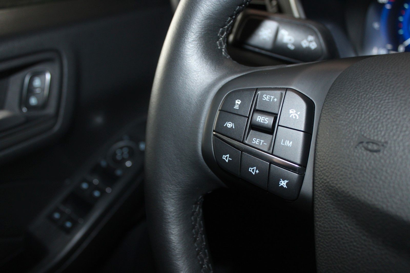 Fahrzeugabbildung Ford Kuga PHEV Titanium X AHK LED HUD 2xCam WinterP.
